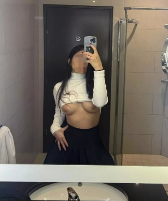 В моем объятии ты почувствуешь нежность, страсть и настоящую заботу. Мои услуги наполнены энергией и интимной страстью. Я умею создавать особую атмосферу, чтобы наше свидание стало незабываемым. У меня есть отличные отзывы от благодарных клиентов, которые оценят мои навыки и внимание к деталям. С удовольствием предоставлю тебе фото, чтобы ты смог увидеть, насколько я обольстительна и сексуальна. Так что, давай не теряй время и приглашай меня к себе в Москве, чтобы наша встреча стала незабываемой! 🌹💋🔥 2523, 19 лет